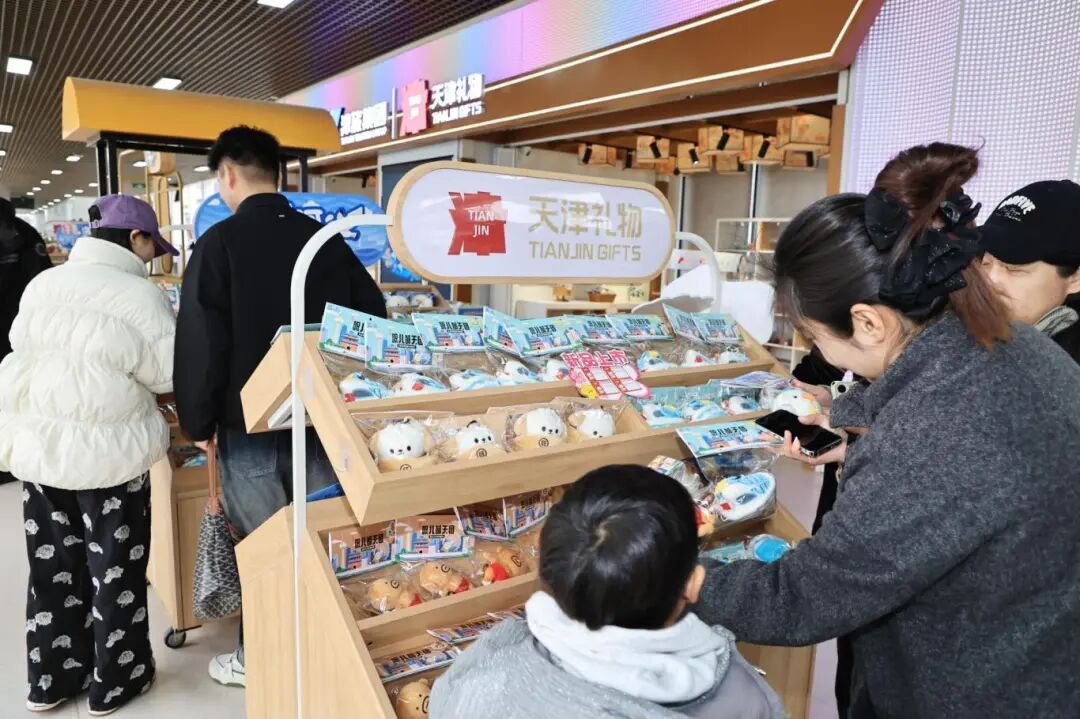 泛舟海河 满城春色