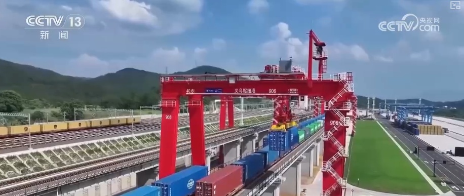 生意旺!从生活小物到硬核科技 义乌跨境贸易跑出春日“加速度” 生意旺!从生活小物到硬核科技 义乌跨境贸易跑出春日“加速度”