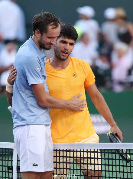 阿尔卡拉斯遭赛季首败 阿尔卡拉斯遭赛季首败