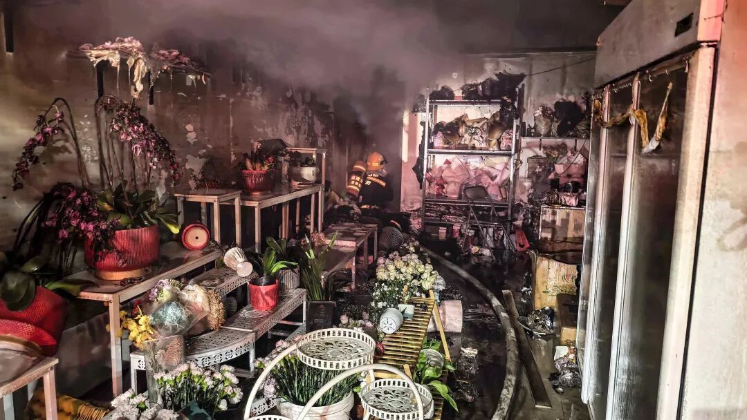 花店凌晨突然起火！“元凶”家家都有……