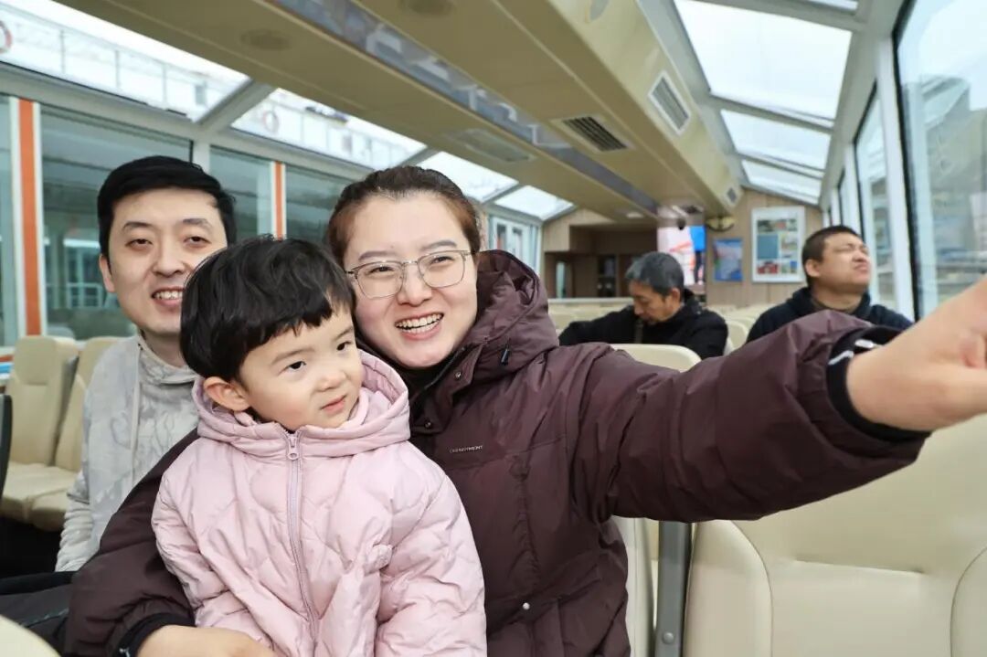 泛舟海河 满城春色