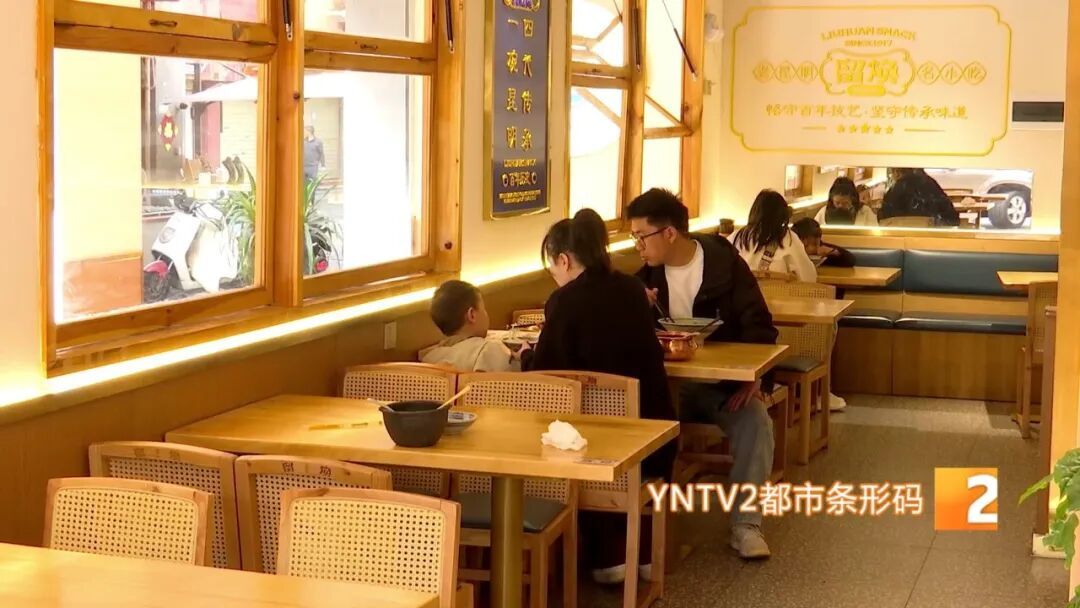 外卖店挂着“可堂食”的招牌，进去却只有一张桌子！新规出台，这些假堂食店要慌了……