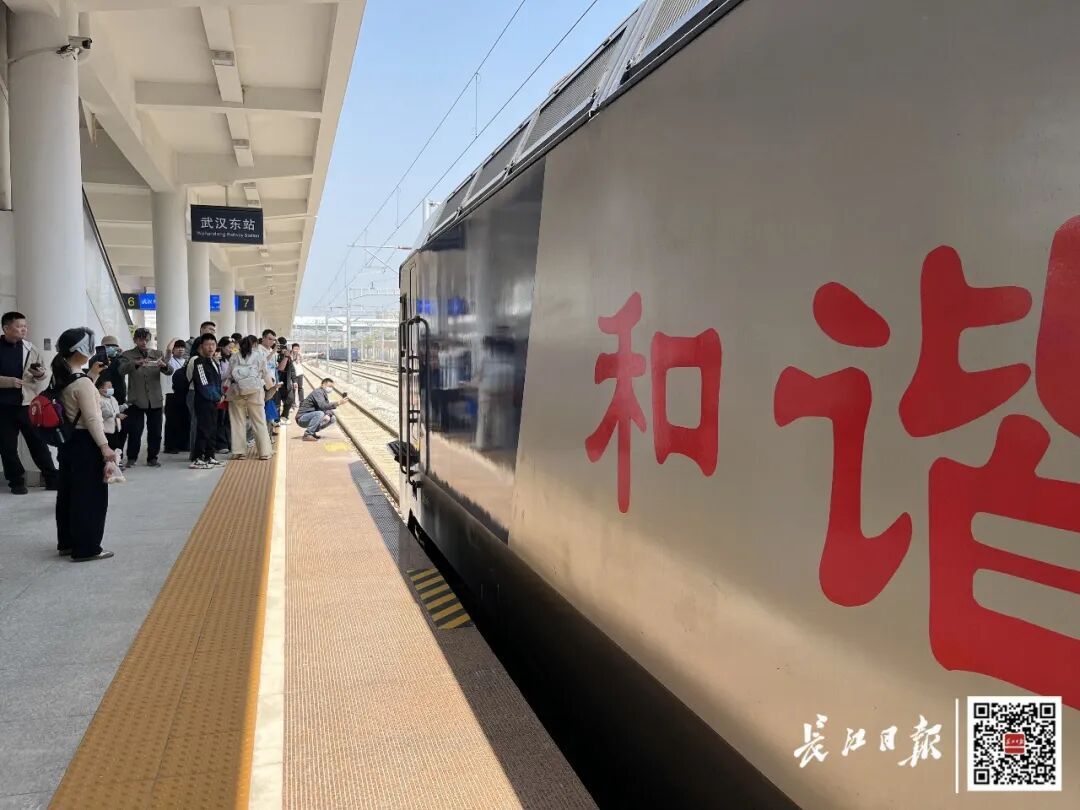 只要6元，今起在武汉开通！一上架秒售罄，有人宁愿全程站着也要来