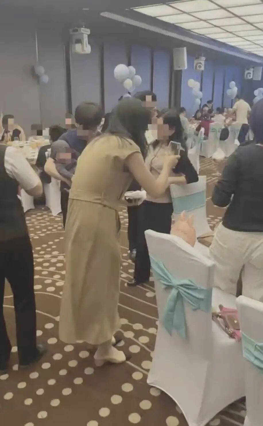 百亿豪门继承人为帮私生子落户,雇同姓男子和情人“假结婚”!隐秘灰色产业链曝光 百亿豪门继承人为帮私生子落户,雇同姓男子和情人“假结婚”!隐秘灰色产业链曝光