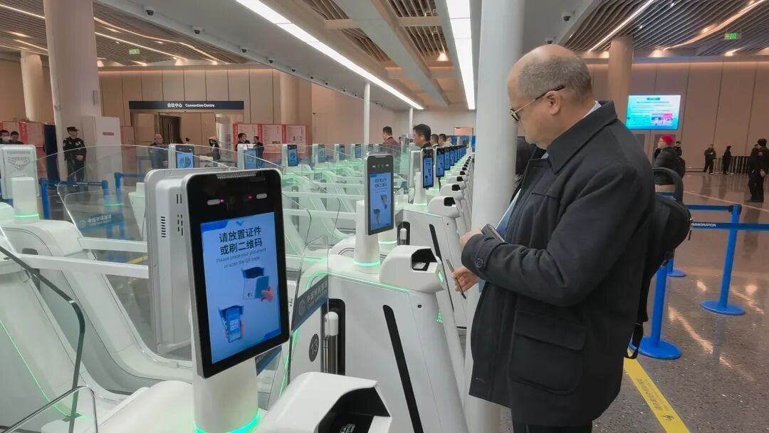 突破2.7万人次!上海口岸昨天创单日入境外籍人员数量历史新高 突破2.7万人次!上海口岸昨天创单日入境外籍人员数量历史新高