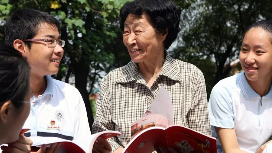 被无数老师视为偶像的于漪老师，走了……