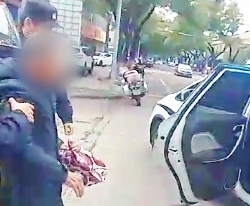 路遇老人倒地,11岁“小孩哥”毫不犹豫冲上前,一次、两次、三次…… 路遇老人倒地,11岁“小孩哥”毫不犹豫冲上前,一次、两次、三次……