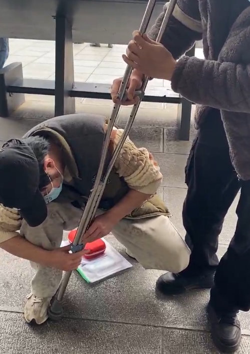 长沙29岁小伙回应“陪诊日入千元”:收入并不固定,少的时候两三百元 长沙29岁小伙回应“陪诊日入千元”:收入并不固定,少的时候两三百元