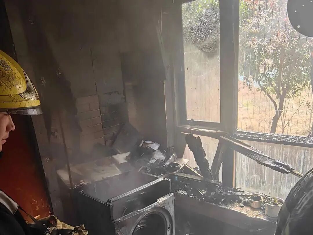 “我有鼻炎闻不到焦味!”卧室突然起火,狗狗狂叫!男子这才发现... “我有鼻炎闻不到焦味!”卧室突然起火,狗狗狂叫!男子这才发现...