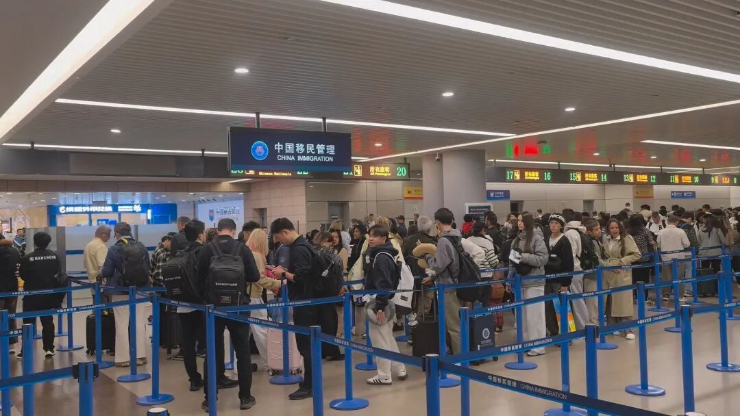 突破2.7万人次!上海口岸昨天创单日入境外籍人员数量历史新高 突破2.7万人次!上海口岸昨天创单日入境外籍人员数量历史新高