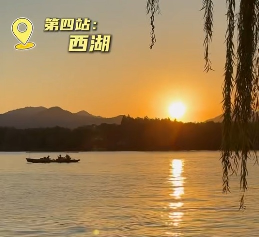 知名女演员在杭州坐公交:又回到熟悉的地方,网友:我的童年回忆啊 知名女演员在杭州坐公交:又回到熟悉的地方,网友:我的童年回忆啊