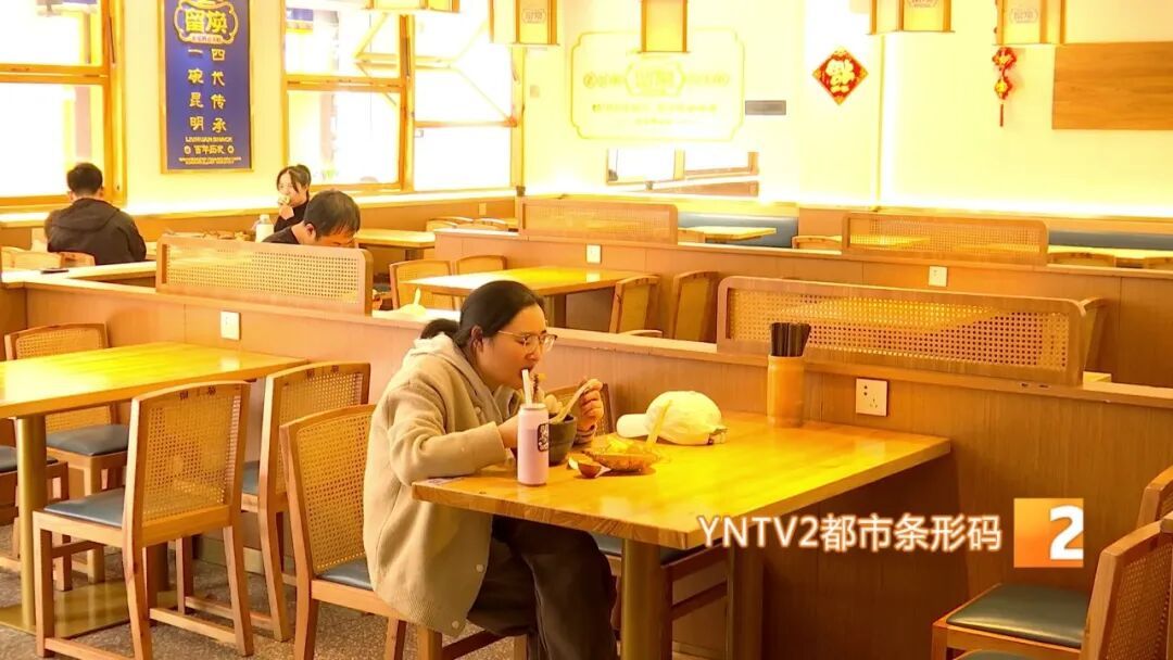 外卖店挂着“可堂食”的招牌，进去却只有一张桌子！新规出台，这些假堂食店要慌了……