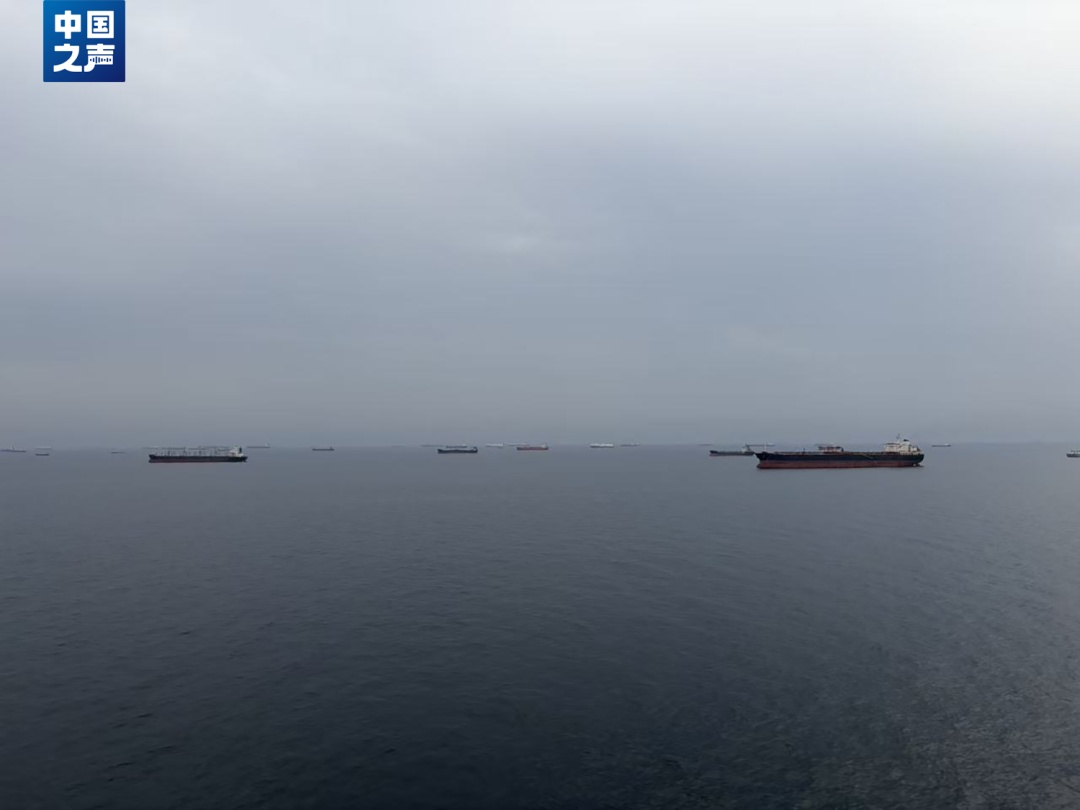 多名海员滞留霍尔木兹海峡，中国小伙建“家书电台”帮同胞报平安