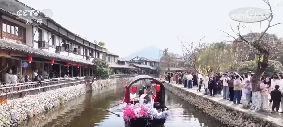 赏春又“留”春体验感拉满 美丽经济“一路生花”绽放勃勃生机 赏春又“留”春体验感拉满 美丽经济“一路生花”绽放勃勃生机