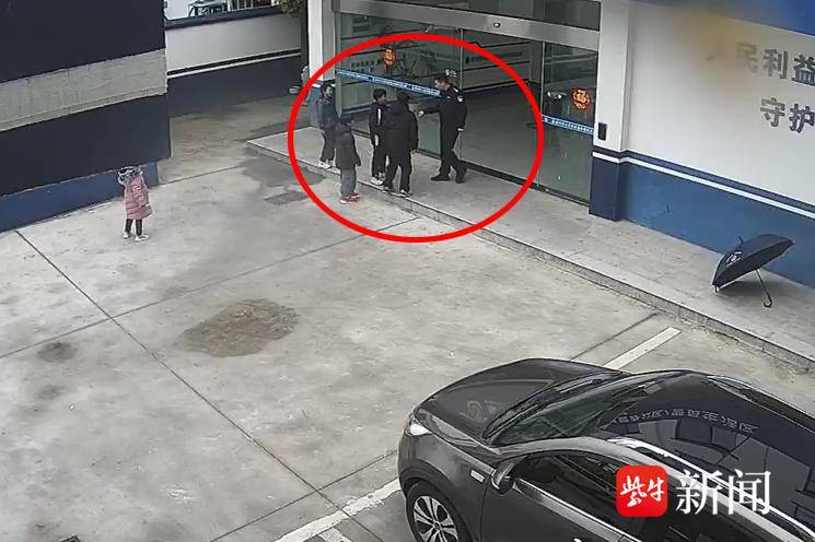 现实版《一分钱》警察叔叔上门给惊喜