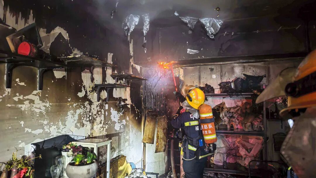 花店凌晨突然起火！“元凶”家家都有……