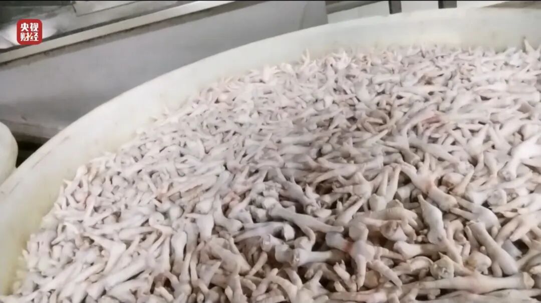 曝光！你爱啃的鸡爪可能“有毒”