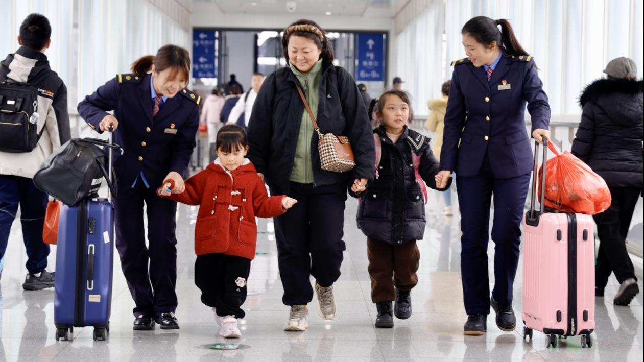 南铁2026年春运圆满收官 2169列夜间高铁串起万家团圆路 南铁2026年春运圆满收官 2169列夜间高铁串起万家团圆路