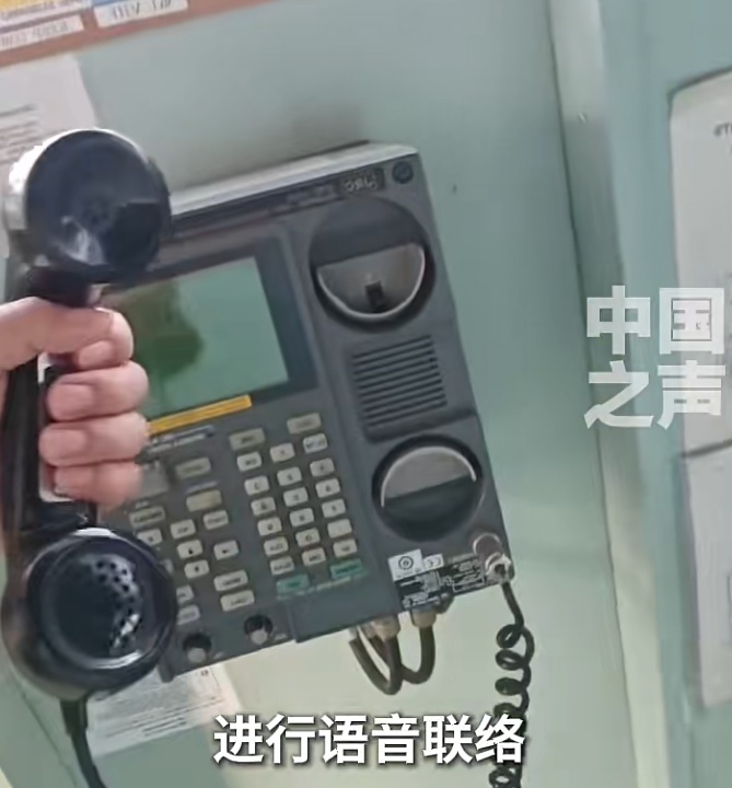 多名海员滞留霍尔木兹海峡，中国小伙建“家书电台”帮同胞报平安