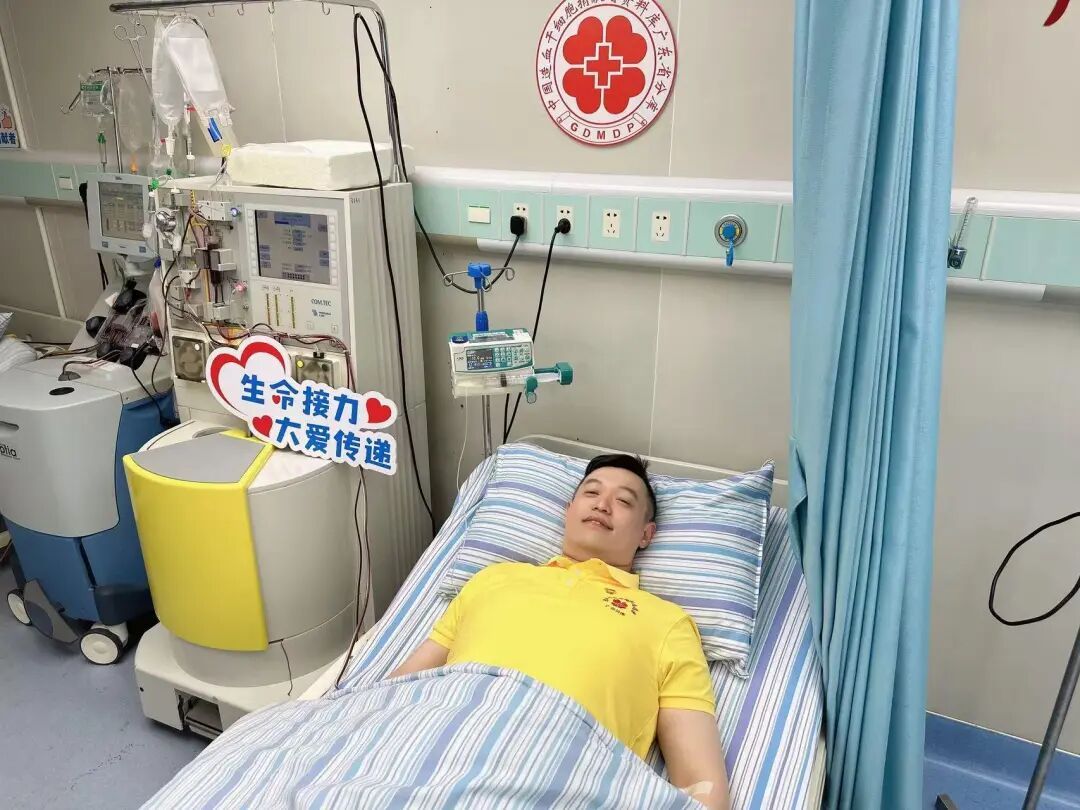 广州一医生人生中第一次住院,不为治病只为救人!集采9小时为陌生患者捐献造血干细胞,出院次日就回到工作岗位;他在朋友圈中说→ 广州一医生人生中第一次住院,不为治病只为救人!集采9小时为陌生患者捐献造血干细胞,出院次日就回到工作岗位;他在朋友圈中说→