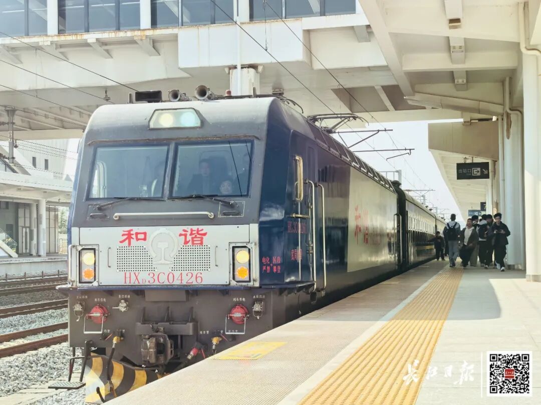 只要6元，今起在武汉开通！一上架秒售罄，有人宁愿全程站着也要来