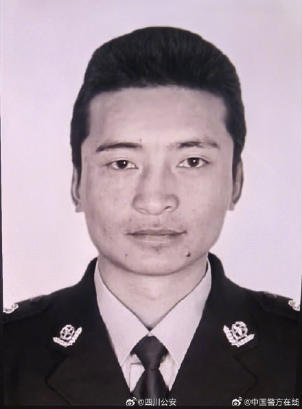 红原县公安局民警额旺格拉同志在抓捕命案逃犯时壮烈牺牲，年仅37岁