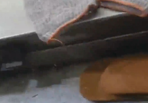 “网红锅巴与臭鞋垫一起烤”,暗访画面曝光引众怒,官方通报立案调查 “网红锅巴与臭鞋垫一起烤”,暗访画面曝光引众怒,官方通报立案调查