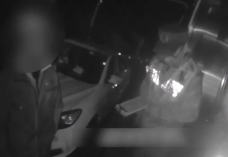 上海一车主大闹收费站,竟认为“进服务区”就是“出高速”,网友吐槽:巨婴! 上海一车主大闹收费站,竟认为“进服务区”就是“出高速”,网友吐槽:巨婴!