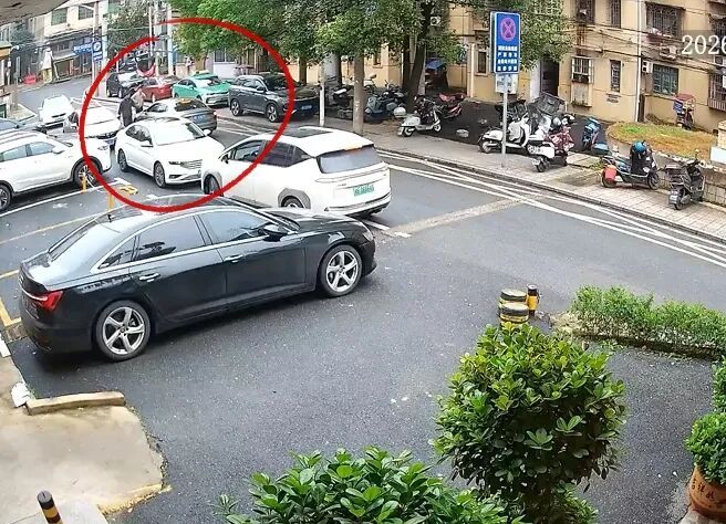 “男友”要取8万元现金炒股？民警当场拦截！