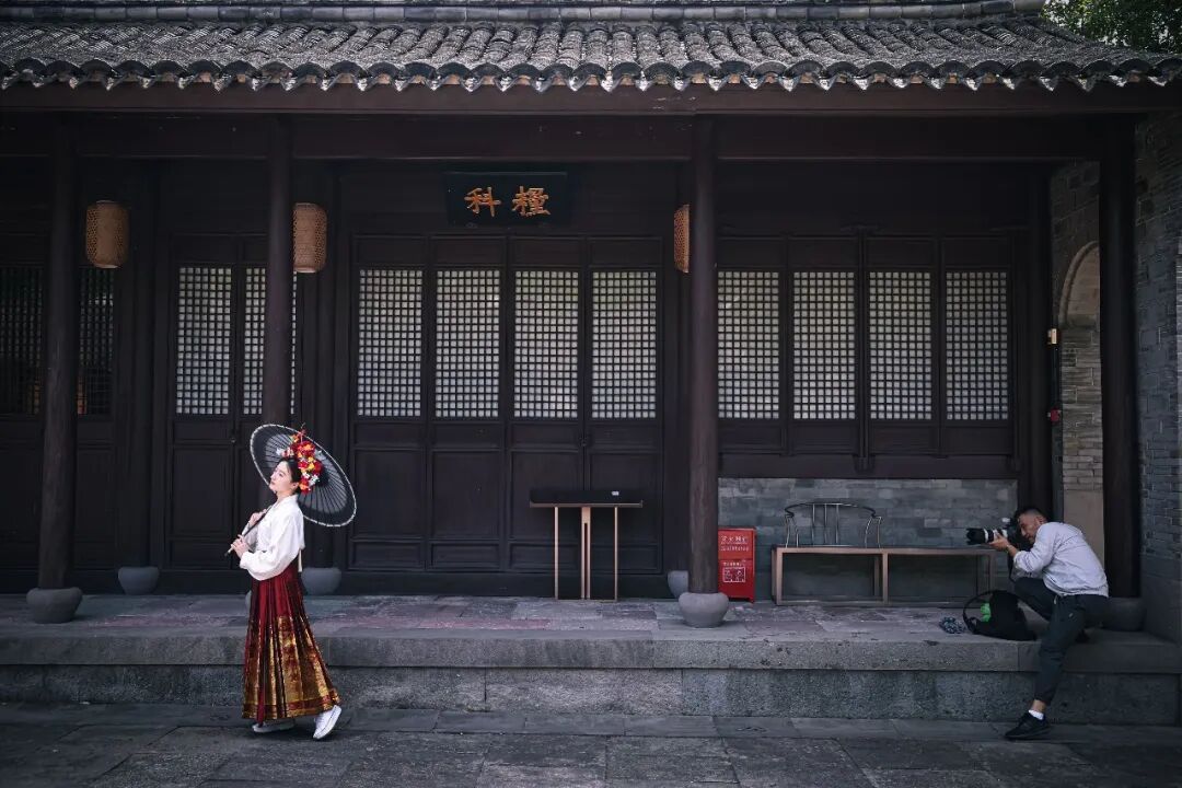 拒绝走马观花!去县城“沉浸式做一天当地人”,火了! 拒绝走马观花!去县城“沉浸式做一天当地人”,火了!