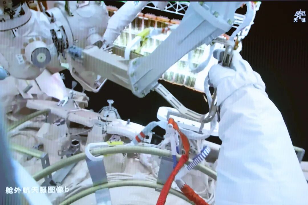 第二次出舱，圆满完成！