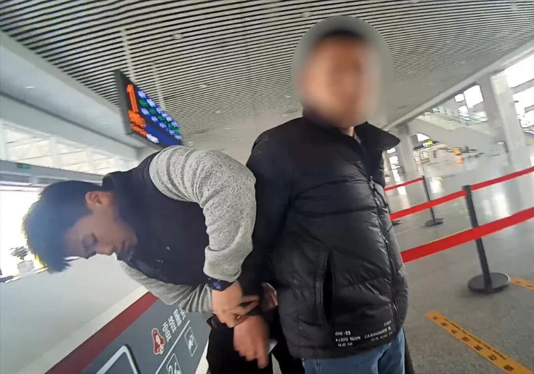 玩偶里竟藏45克黄金?“00后”新警4小时破案! 玩偶里竟藏45克黄金?“00后”新警4小时破案!