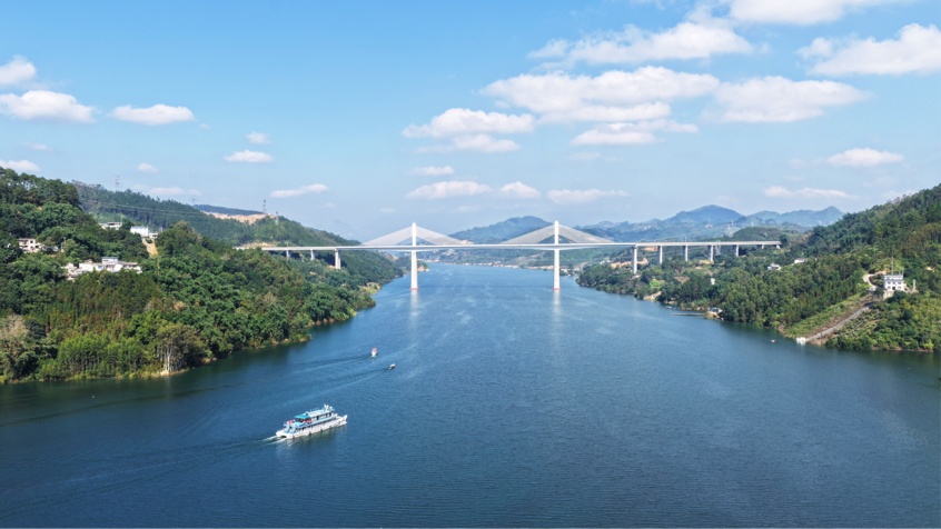 观云台丨免费摆渡14年！云南大山深处有个“水上校船”