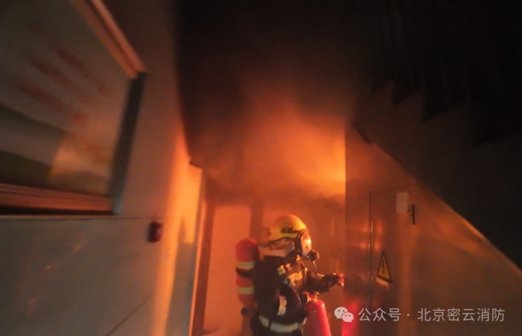 高层住宅起火，楼内50人零伤亡！只因做到关键一点