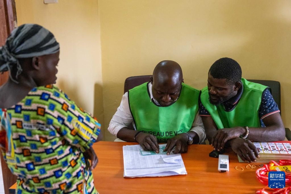 刚果（布）举行总统选举