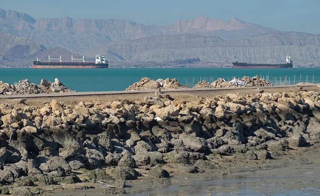 伊朗首次使用“泥石”,美拟组建“护航联盟”,战事速览→ 伊朗首次使用“泥石”,美拟组建“护航联盟”,战事速览→