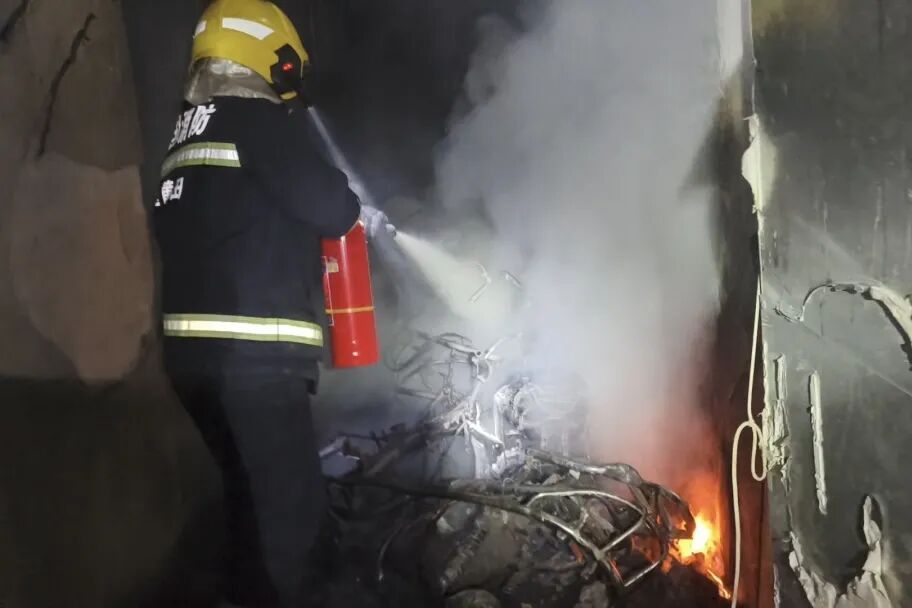 烧得只剩框架!警惕家里闲置的它 烧得只剩框架!警惕家里闲置的它