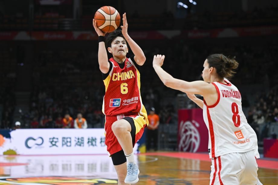 王思雨连得9分锁定胜局 女篮世预赛中国战胜捷克