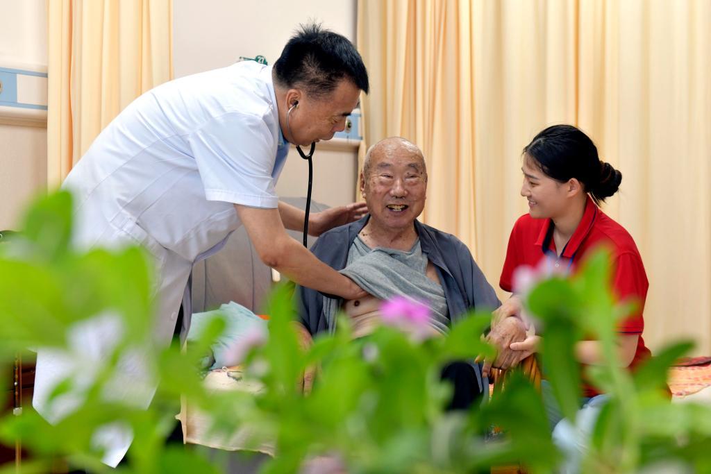 首超3万亿元!2025年医保“家底”更厚实 首超3万亿元!2025年医保“家底”更厚实