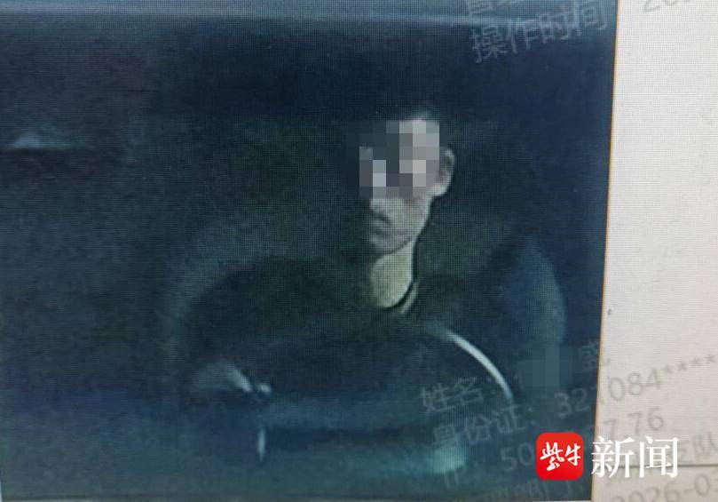 停在服务区的车未熄火,主驾驶位上的男子却坚称“我没开车”,看交警怎么做 停在服务区的车未熄火,主驾驶位上的男子却坚称“我没开车”,看交警怎么做