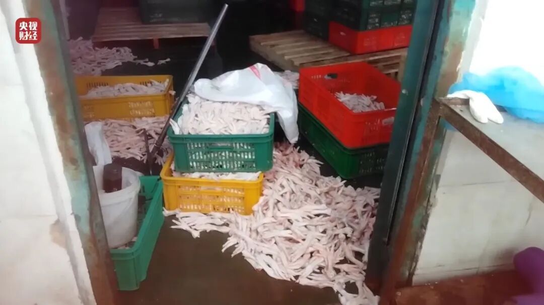 令人作呕！这款零食下酒小菜生产车间臭气弥漫，有毒的双氧水随便用，员工：我都不吃！