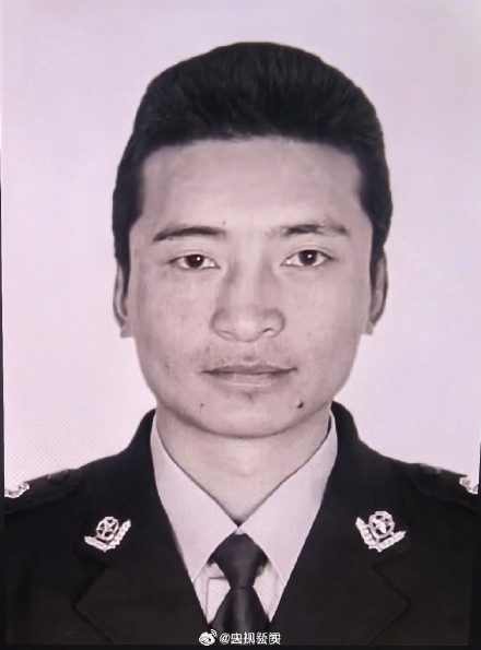 痛心!37岁民警抓捕逃犯时牺牲 痛心!37岁民警抓捕逃犯时牺牲