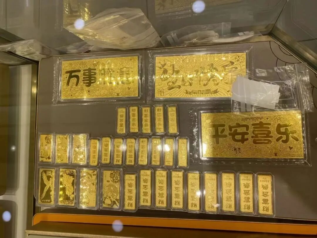 国内主要品牌足金饰品价格零售价普遍回落，专家：主因源于国际地缘冲突