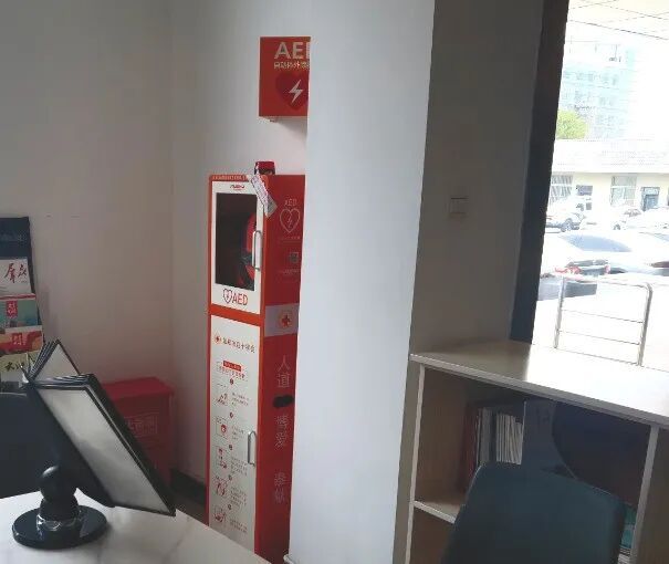 派出所门口，他们接力“抢”回一条命！