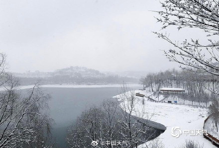 青海西宁迎降雪 大地一片银白