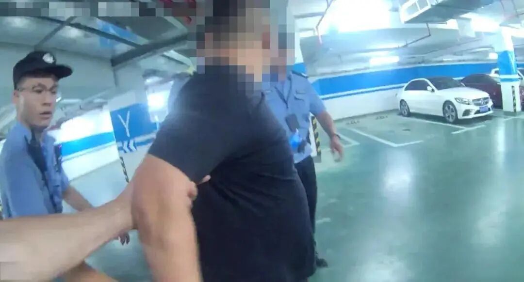 交警拦车一查懵了:怎么又是你?拘留三日! 交警拦车一查懵了:怎么又是你?拘留三日!