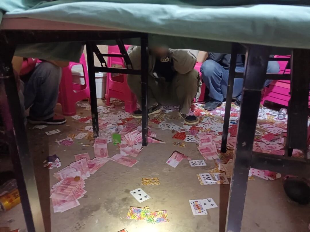 21人深夜“捞腌菜”，被昆明警方一锅端！