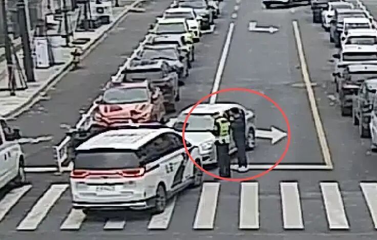 杭州交警拦车一查懵了:怎么又是你?拘留三日!“失驾”男子:就开一点点路…… 杭州交警拦车一查懵了:怎么又是你?拘留三日!“失驾”男子:就开一点点路……