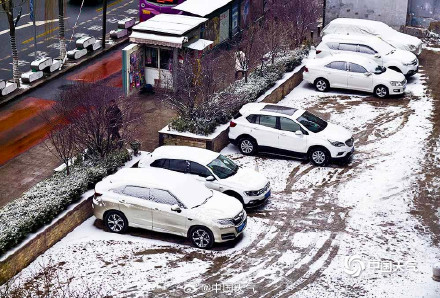 青海西宁迎降雪 大地一片银白