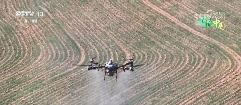 水肥机器人、AI+无人机 农机新装备成为春管“主力军” 夯实夏粮丰收基础